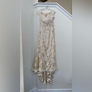 Wedding dress (never worn)